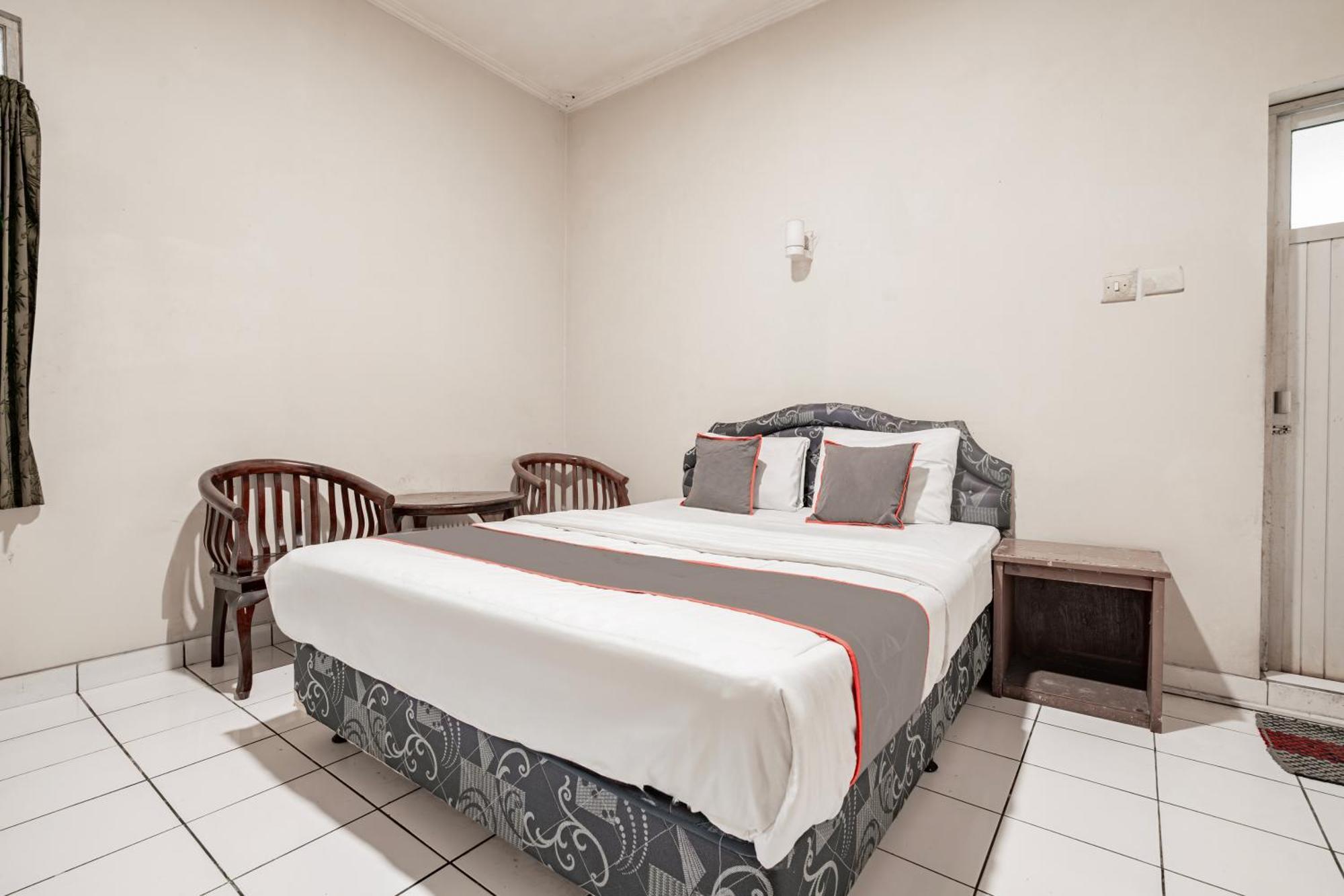 Collection O Hotel Sanira Bandung Buitenkant foto