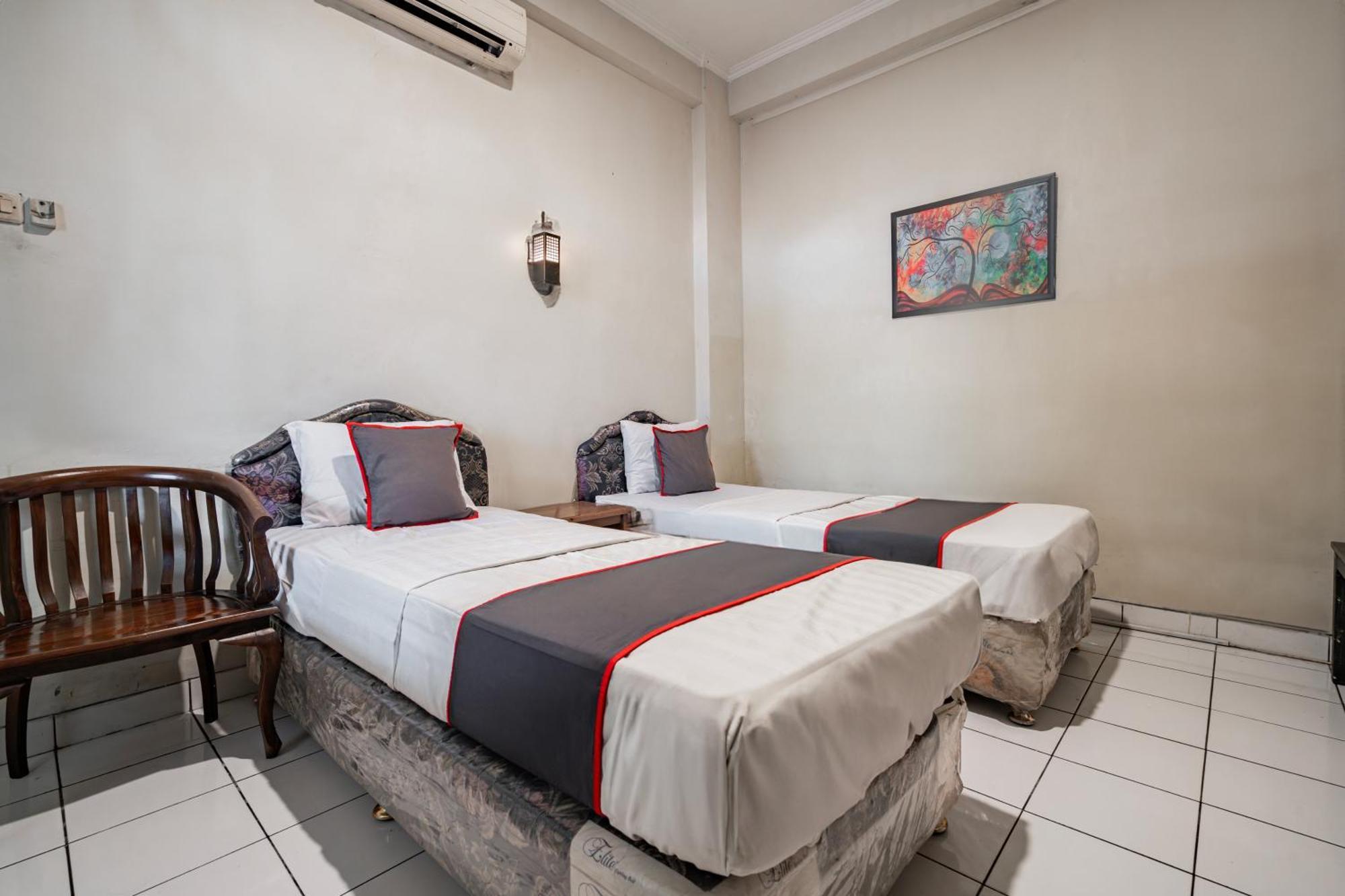 Collection O Hotel Sanira Bandung Buitenkant foto