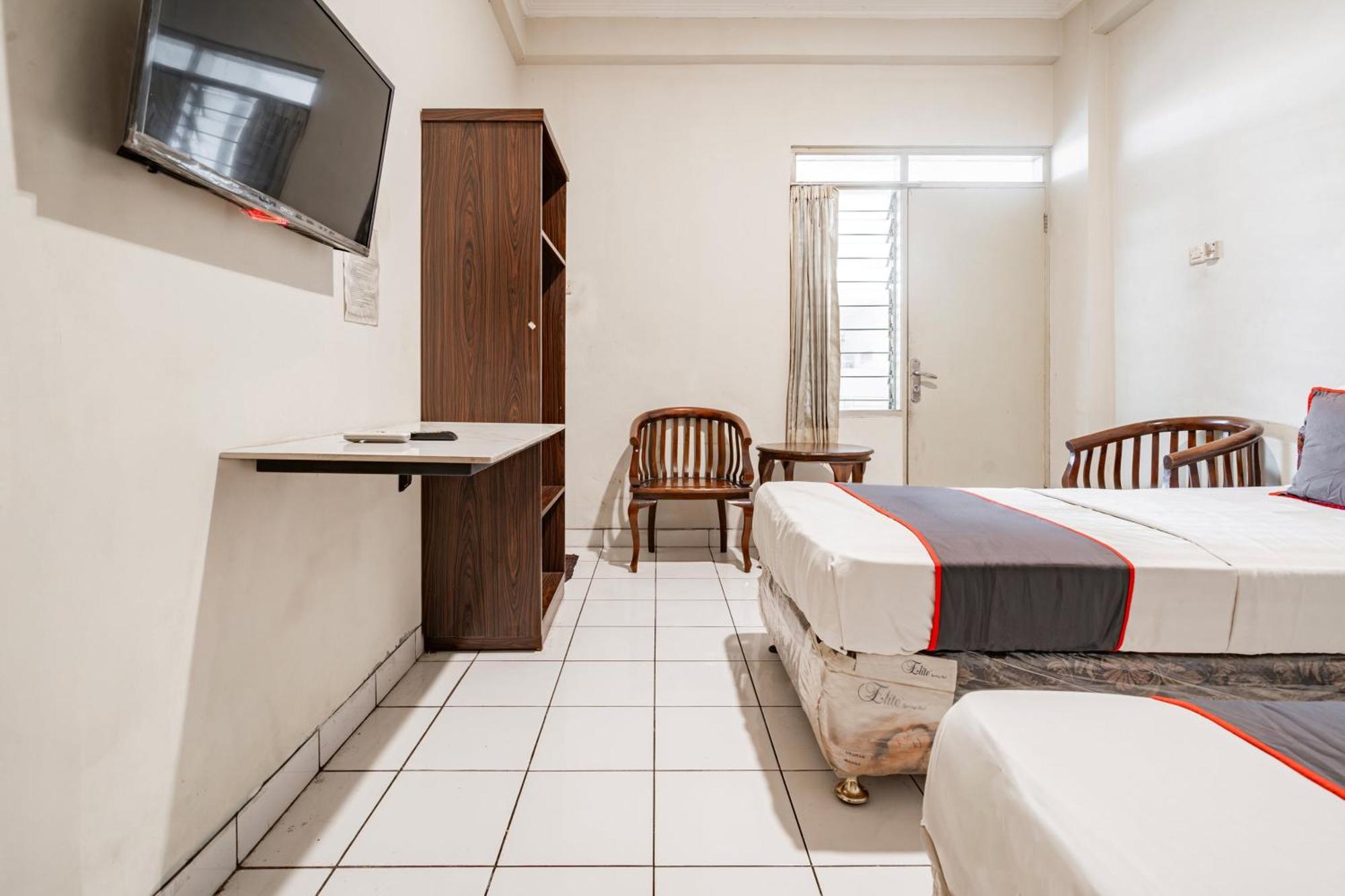 Collection O Hotel Sanira Bandung Buitenkant foto