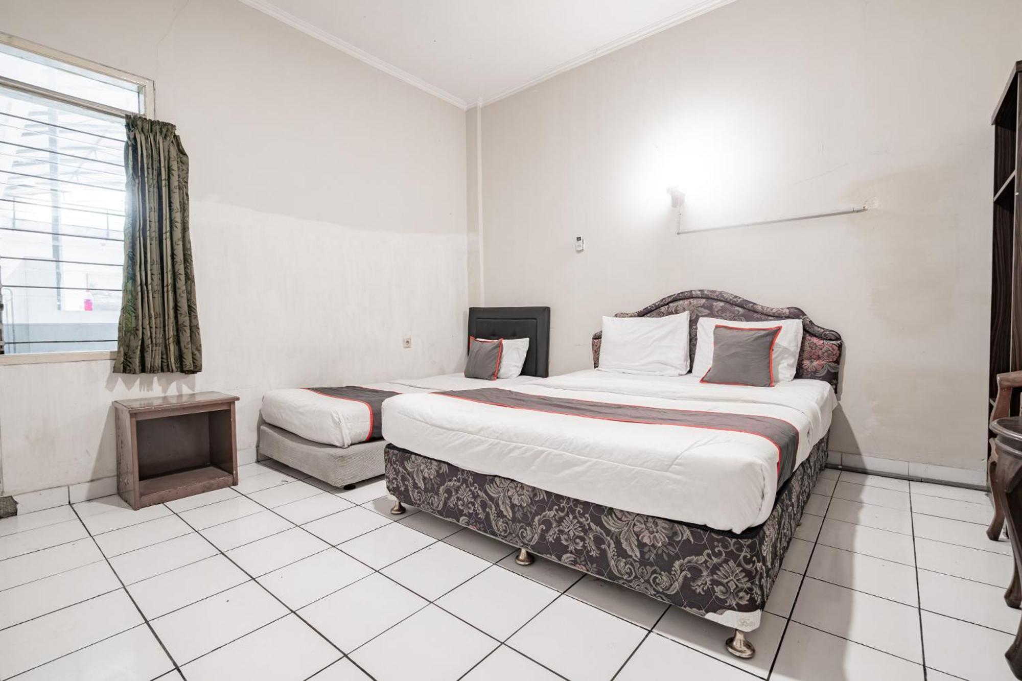 Collection O Hotel Sanira Bandung Buitenkant foto